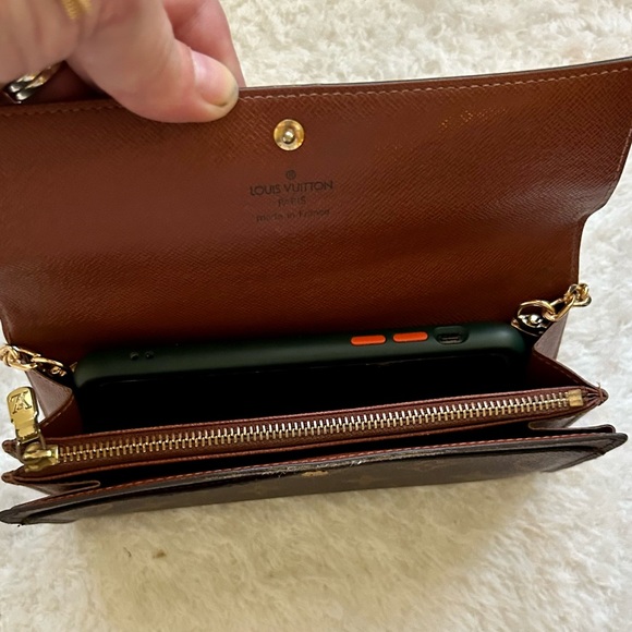The Classic Louis Vuitton Monogram Sarah Wallet… will fit your iPhone 14Pro!! - Picture 3 of 10